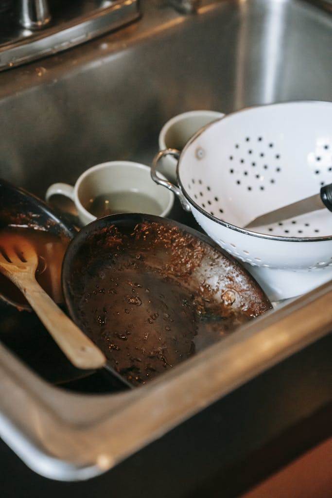 Dirty dishes are a never-ending chore. Struggling to keep up with tasks and comparing yourself to others can be detrimental to your mental health and increase perfectionism anxiety. Therapy for anxiety can help woman who are comparing themselves to others can actually help you feel like you do have it all together. Call today to begin Therapy for Anxiety in North Carolina. 